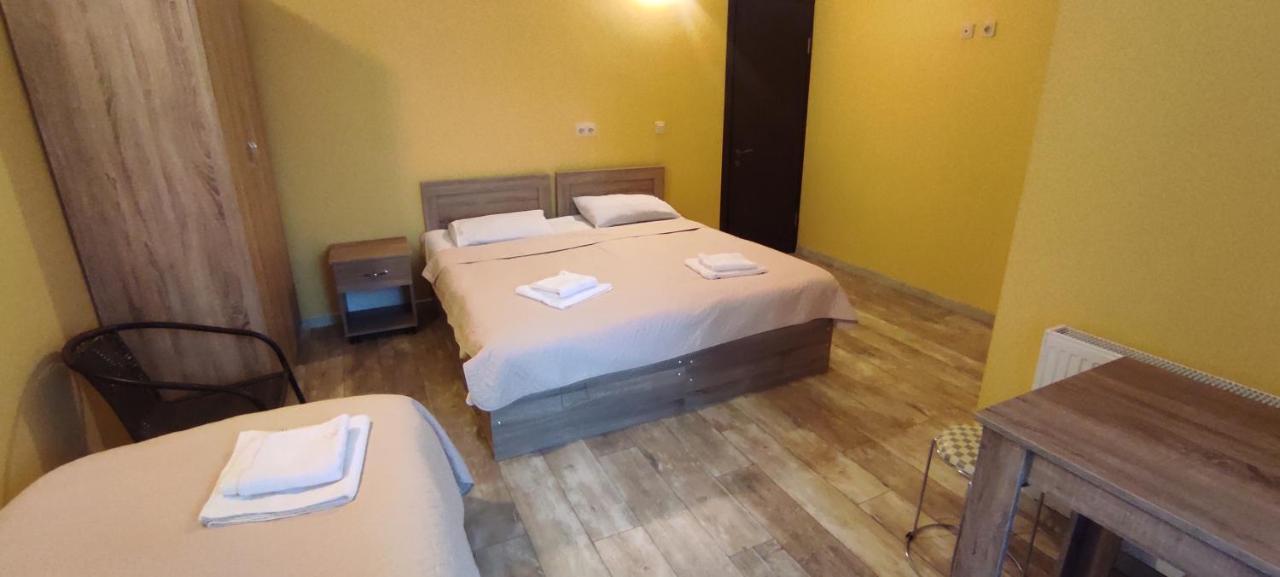 Femily Hotel In Batumi Mareti Str 2 Exterior foto