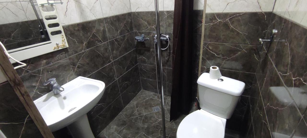 Femily Hotel In Batumi Mareti Str 2 Exterior foto
