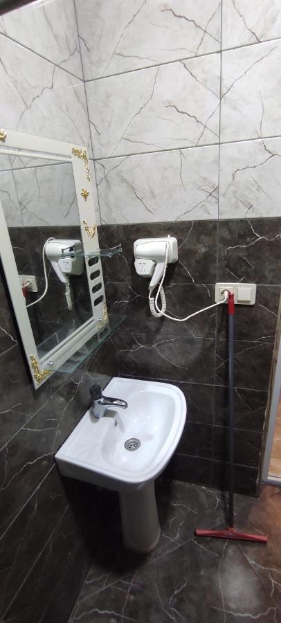 Femily Hotel In Batumi Mareti Str 2 Exterior foto