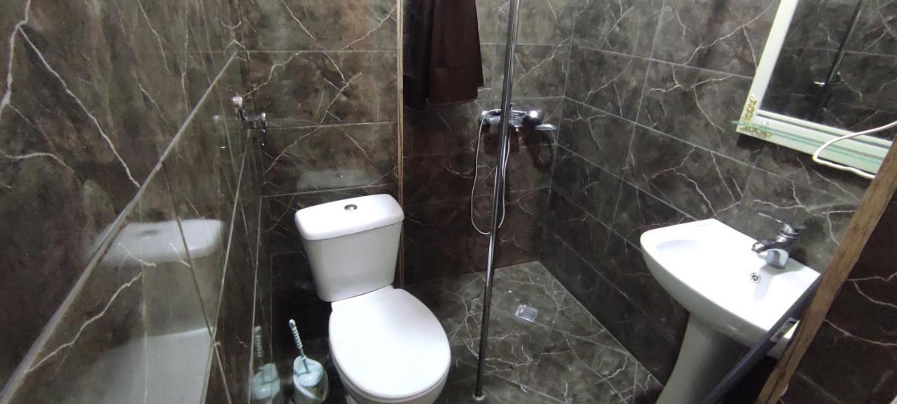 Femily Hotel In Batumi Mareti Str 2 Exterior foto