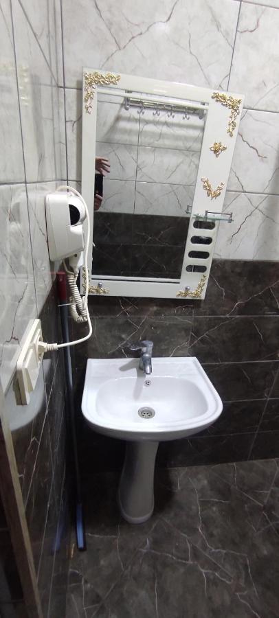 Femily Hotel In Batumi Mareti Str 2 Exterior foto