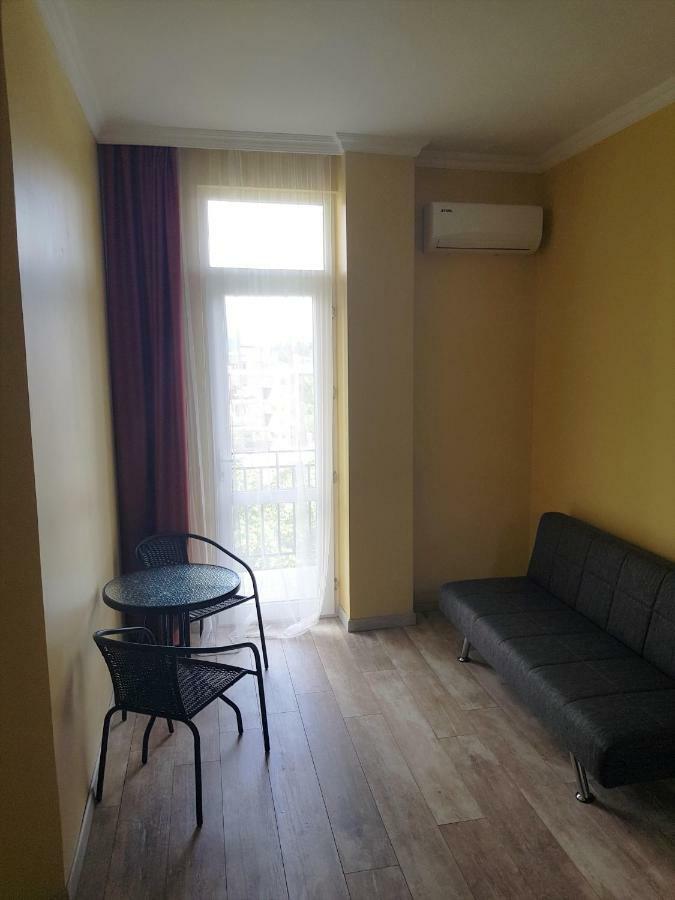 Femily Hotel In Batumi Mareti Str 2 Exterior foto