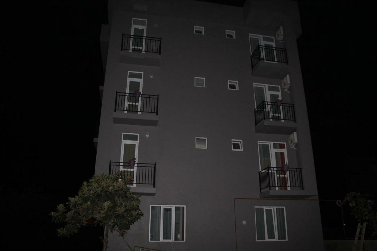 Femily Hotel In Batumi Mareti Str 2 Exterior foto