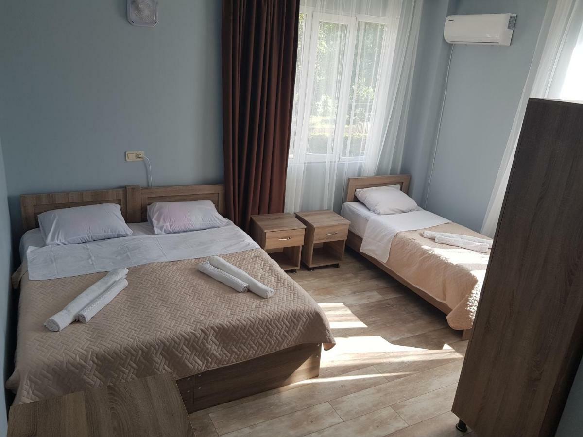 Femily Hotel In Batumi Mareti Str 2 Exterior foto