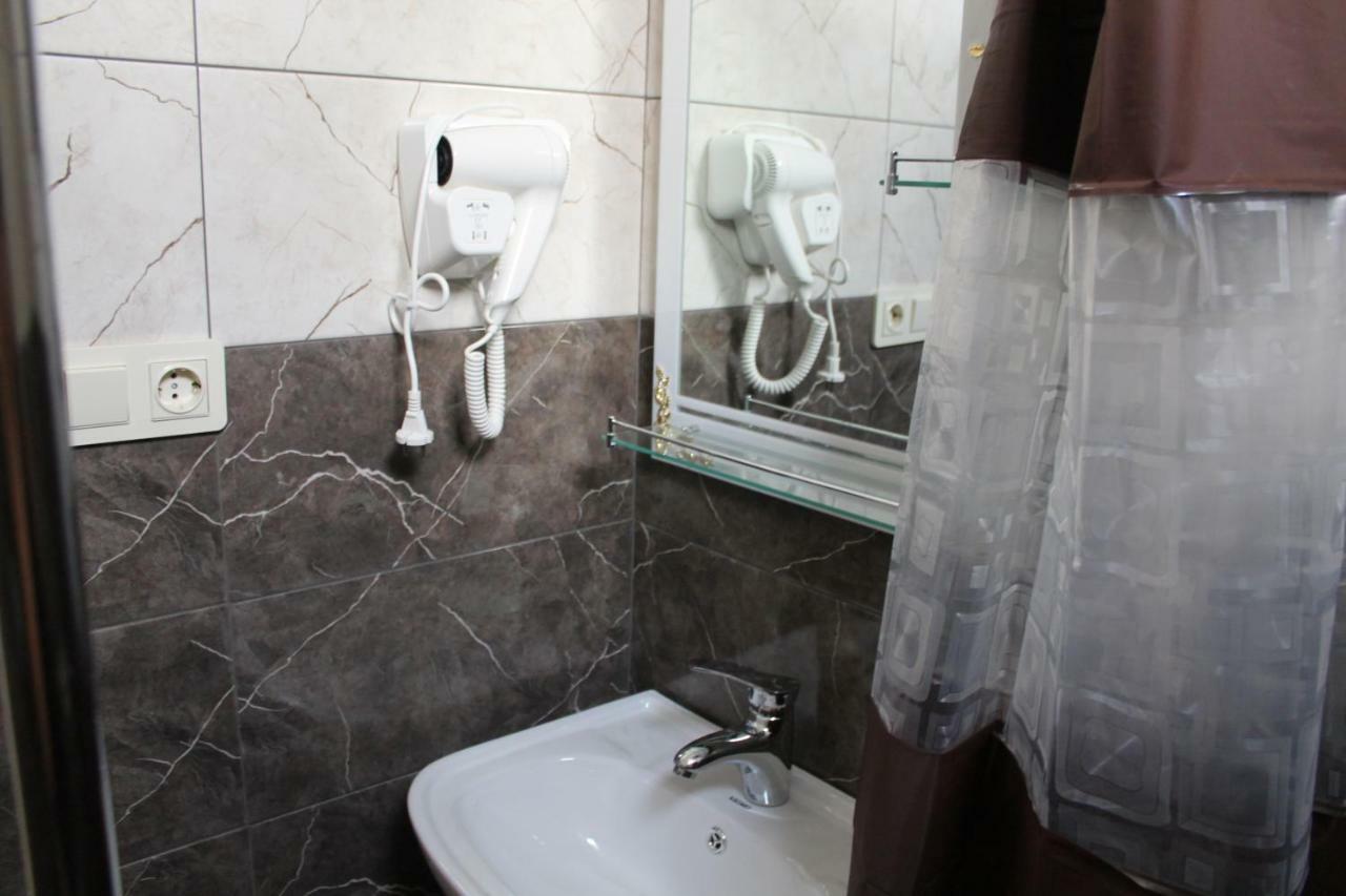 Femily Hotel In Batumi Mareti Str 2 Exterior foto